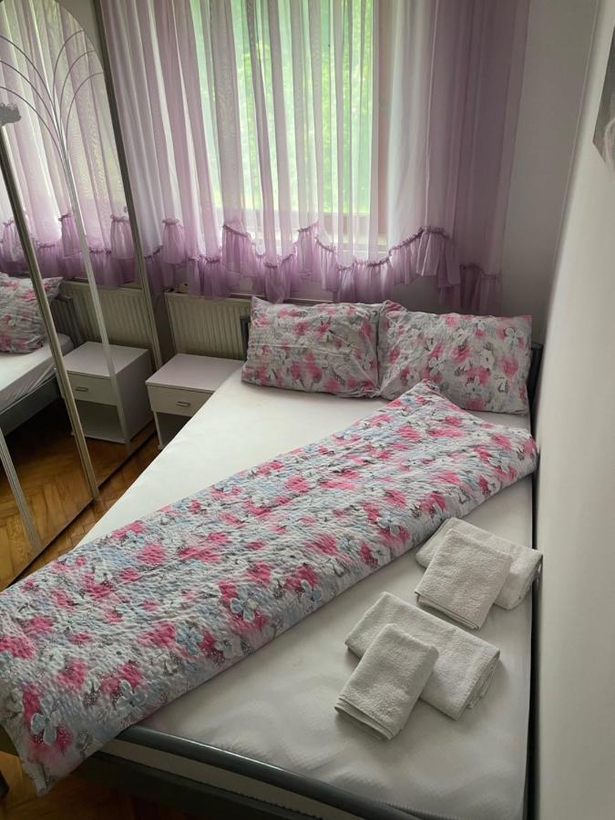 Slatka Sobica Za Dvoje Sa Upotrebom Zajednicke Kuhinje I Kupaonice Zagreb Exterior foto